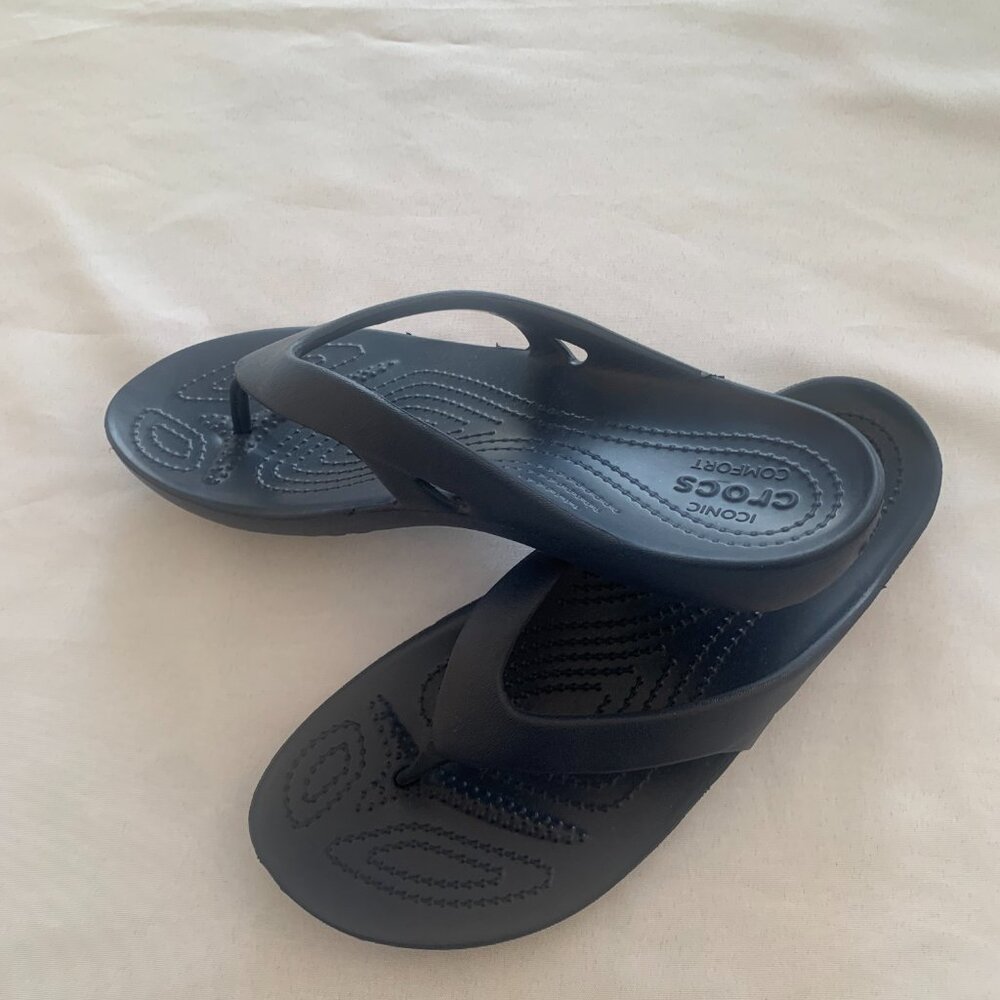 CROCS Navy Size 8 Thong Flip Flops NWOT - Picture 6 of 6